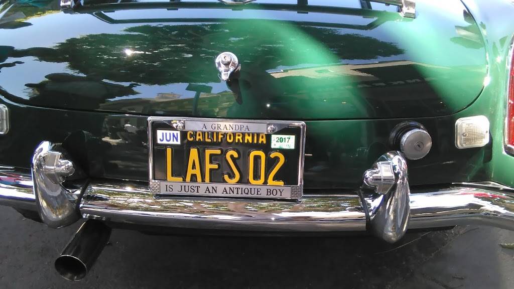 Seal Beach Center | shopping mall | 901-1101 Pacific Coast Hwy, Seal Beach, CA 90740, USA | 2135532200 OR +1 213-553-2200