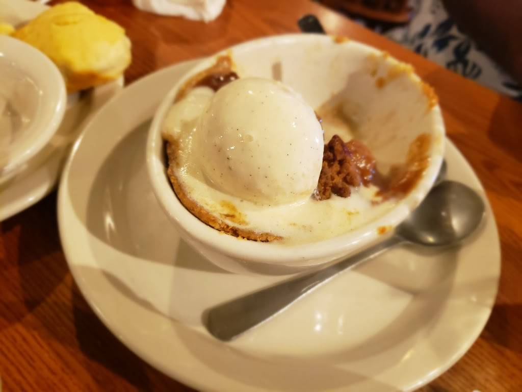 Cracker Barrel Old Country Store | restaurant | 1400 Country Ln, South Hill, VA 23970, USA | 4347742705 OR +1 434-774-2705