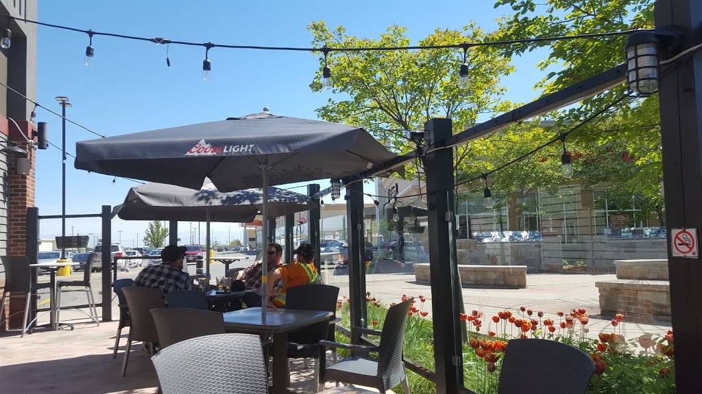 Shoeless Joes Sports Grill | restaurant | 5 Winchester Rd E, Whitby, ON L1M 1B4, Canada | 9056200013 OR +1 905-620-0013