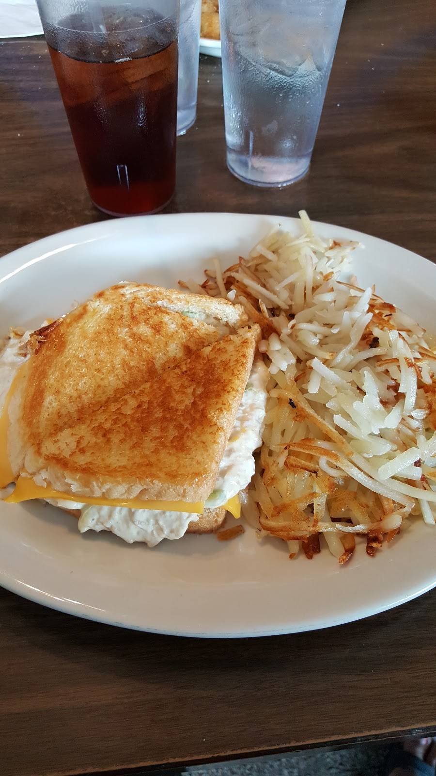 Village Inn | restaurant | 107 S Main St, Middlebury, IN 46540, USA | 5748252043 OR +1 574-825-2043