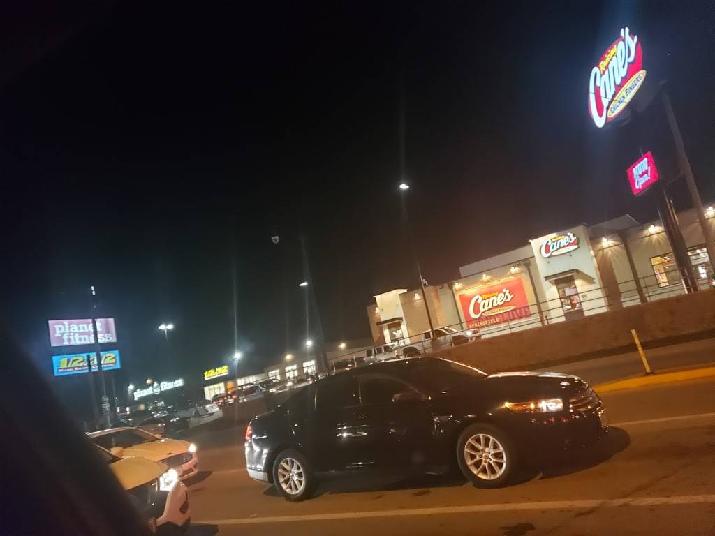 Raising Canes Chicken Fingers | meal takeaway | 321 W Sunshine St, Springfield, MO 65807, USA | 4178653378 OR +1 417-865-3378