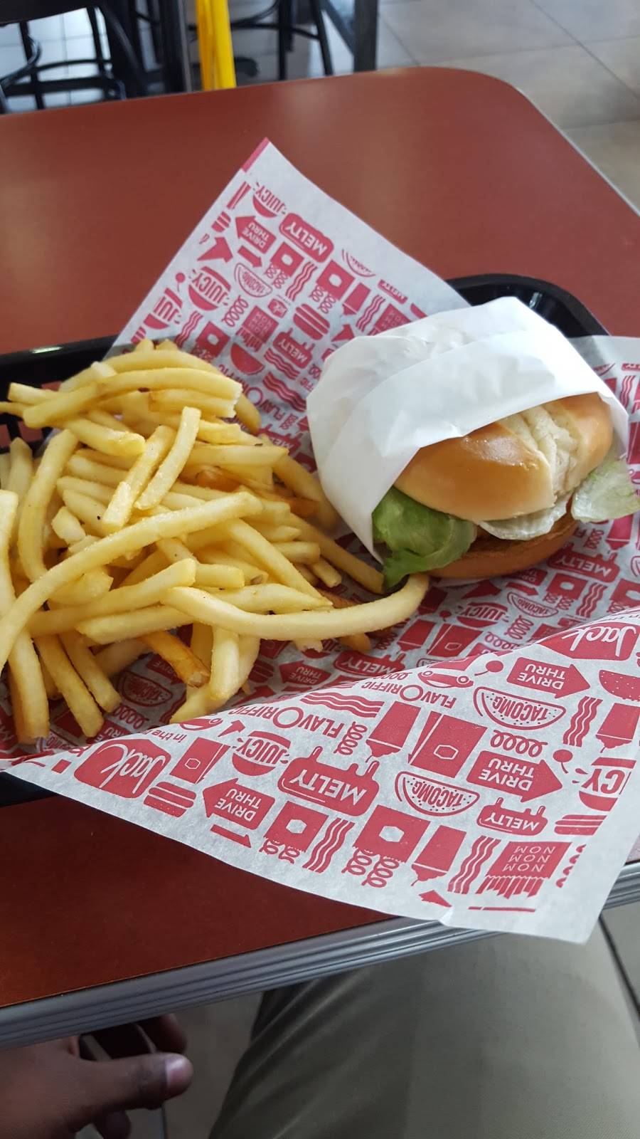 Jack in the Box | restaurant | 2880 E Pioneer Pkwy, Arlington, TX 76010, USA | 8176402145 OR +1 817-640-2145