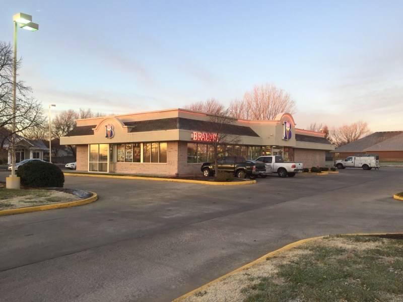 Braums Ice Cream & Burger Restaurant | restaurant | 2121 N Ridge Rd, Wichita, KS 67212, USA | 3167731550 OR +1 316-773-1550