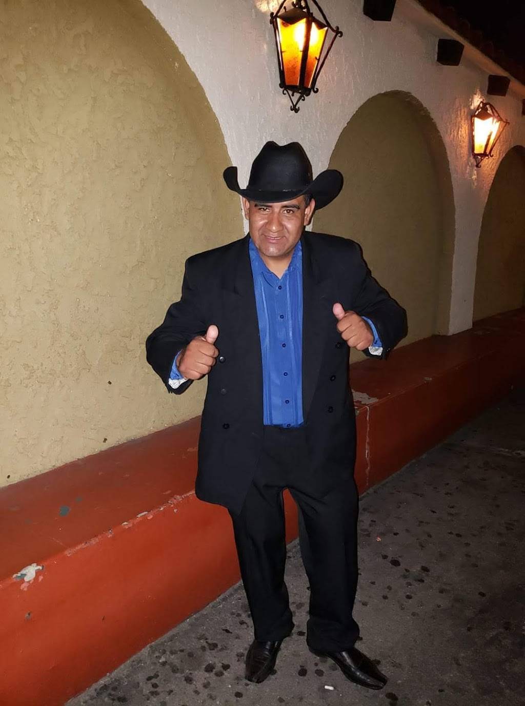 El Carnaval | restaurant | 2026 W 5th St, Santa Ana, CA 92703, USA | 7146480668 OR +1 714-648-0668