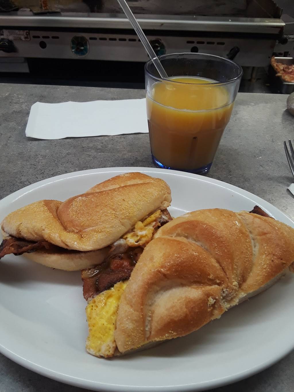 Nicks Luncheonette | restaurant | 255 Saw Mill Rd, West Haven, CT 06516, USA | 2039379036 OR +1 203-937-9036