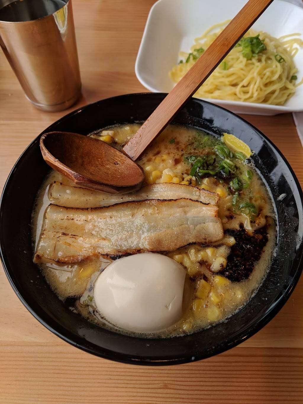 KINTON RAMEN | restaurant | 2575 Boulevard Daniel-Johnson, Laval, QC H7T 1S8, Canada | 4506822223 OR +1 450-682-2223