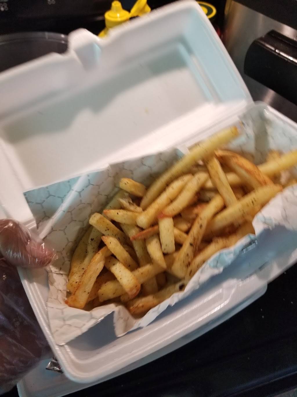 That Corner Spot | meal takeaway | 45 Coleman Brown Ln, New Canton, VA 23123, USA | 4343949923 OR +1 434-394-9923