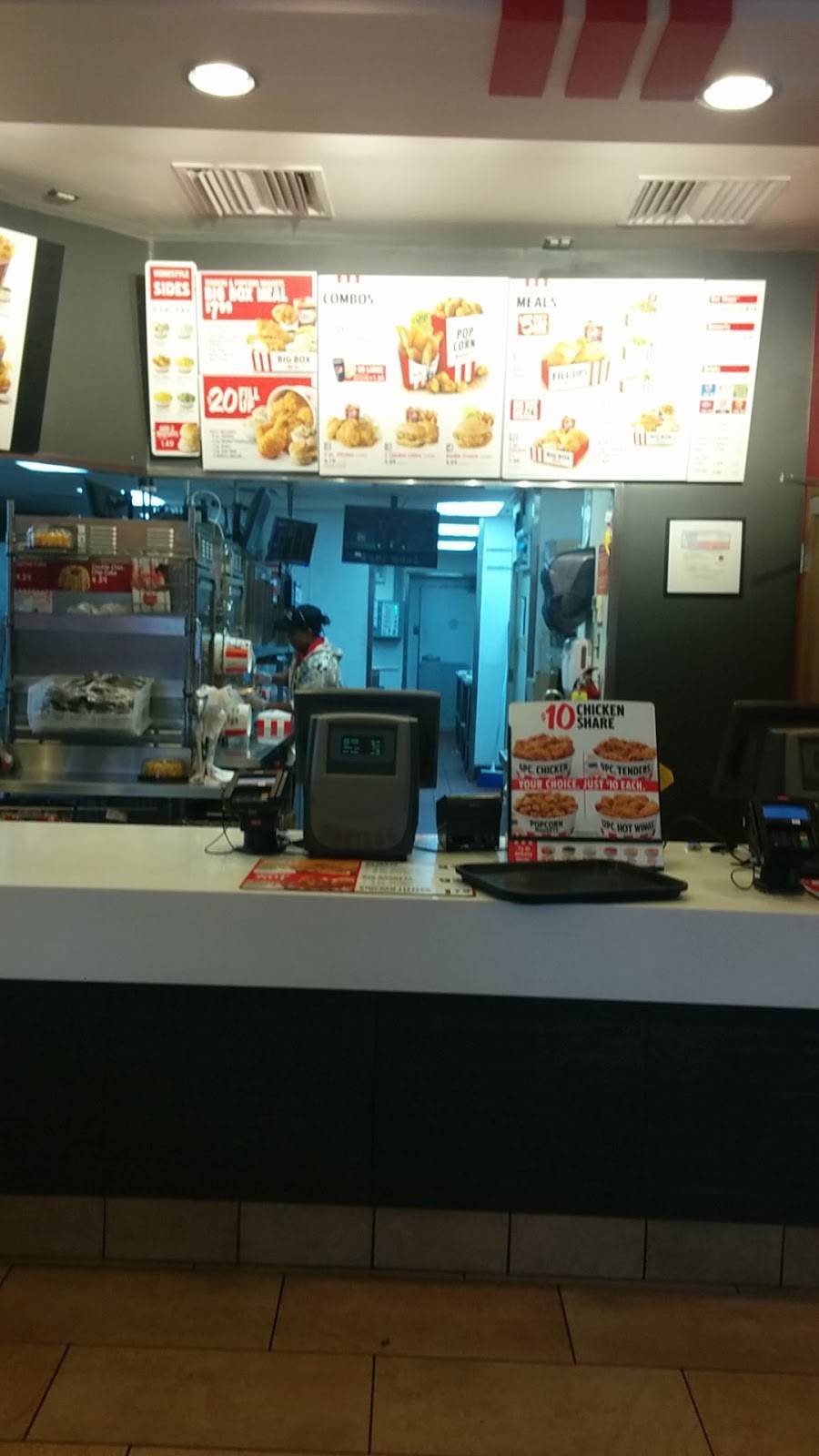 KFC | restaurant | 641 Louis Henna Blvd, Round Rock, TX 78664, USA | 5122488871 OR +1 512-248-8871