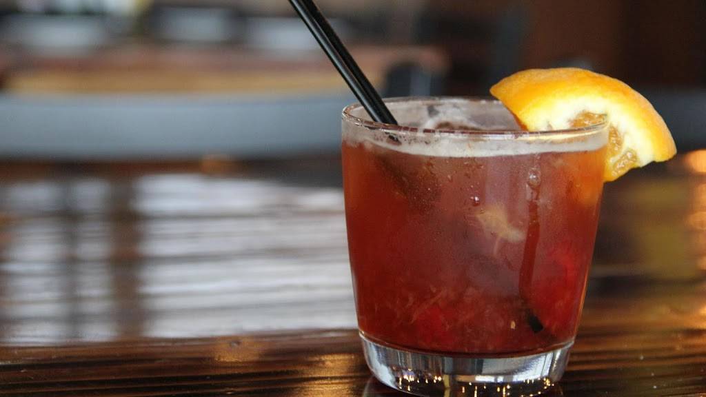 Hooked Up Ale House & Raw Bar | restaurant | 38069 Town Center Dr #20, Millville, DE 19967, USA | 3025394111 OR +1 302-539-4111