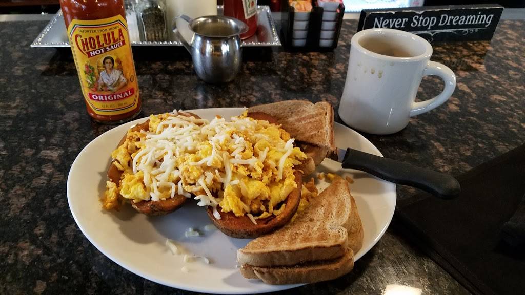 The Connection Cafe | restaurant | 40 Union St, Holbrook, MA 02343, USA | 7818857813 OR +1 781-885-7813