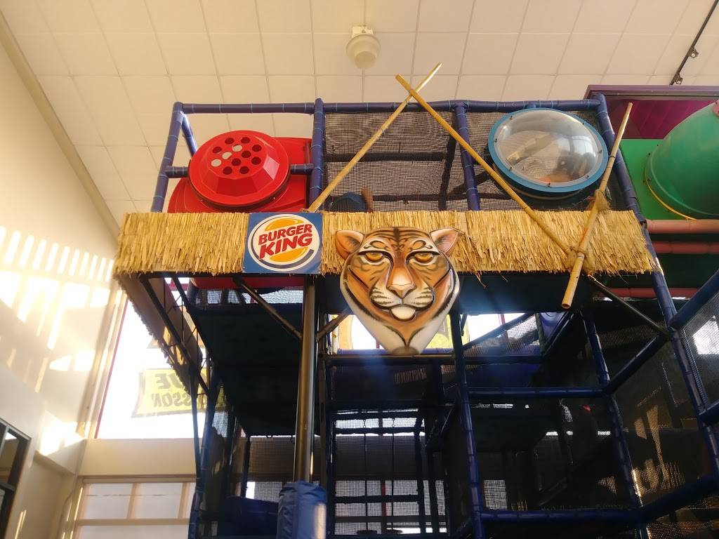 Burger King | restaurant | 7850 Boulevard Cousineau, Saint-Hubert, QC J3Z 1H2, Canada | 4506785150 OR +1 450-678-5150