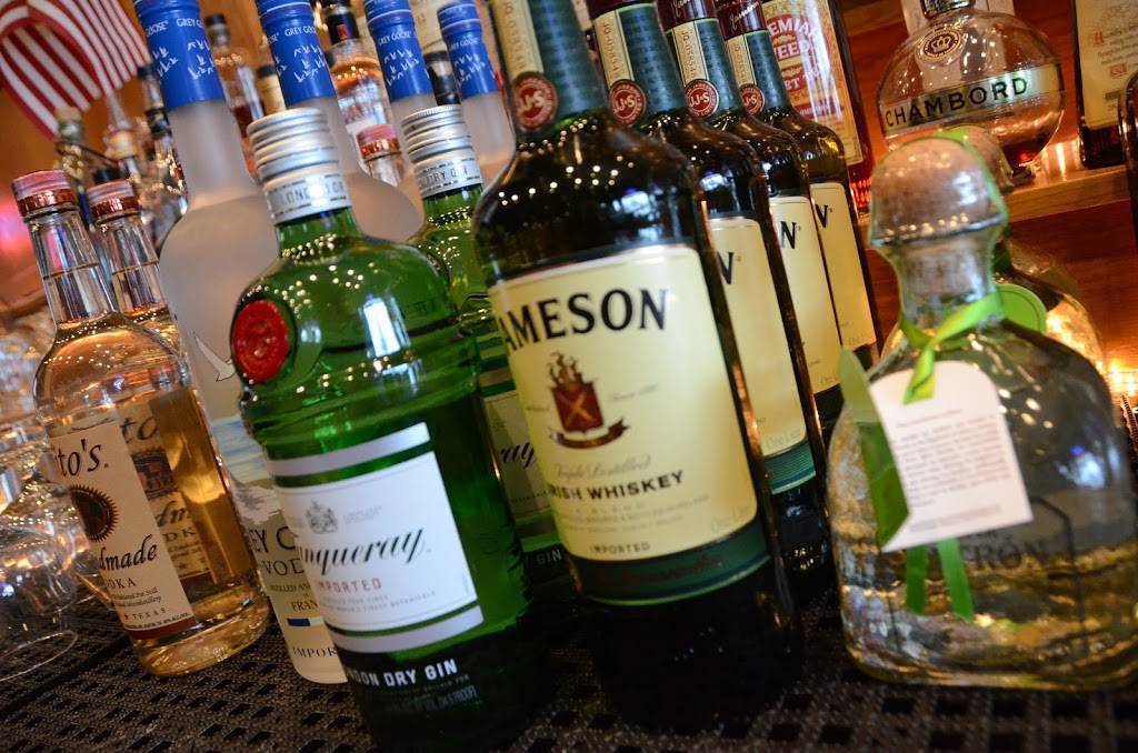 Paulies Pub and Grille | restaurant | 444 N Eola Rd, Aurora, IL 60502, USA | 6304998956 OR +1 630-499-8956