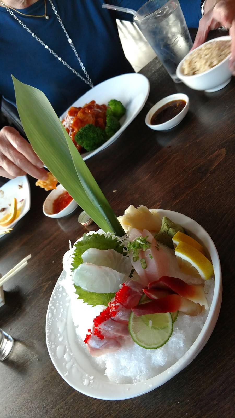 Fancy Lee Asian Bistro n Sushi | restaurant | 101 W Main St, Babylon, NY 11702, USA | 6314226505 OR +1 631-422-6505