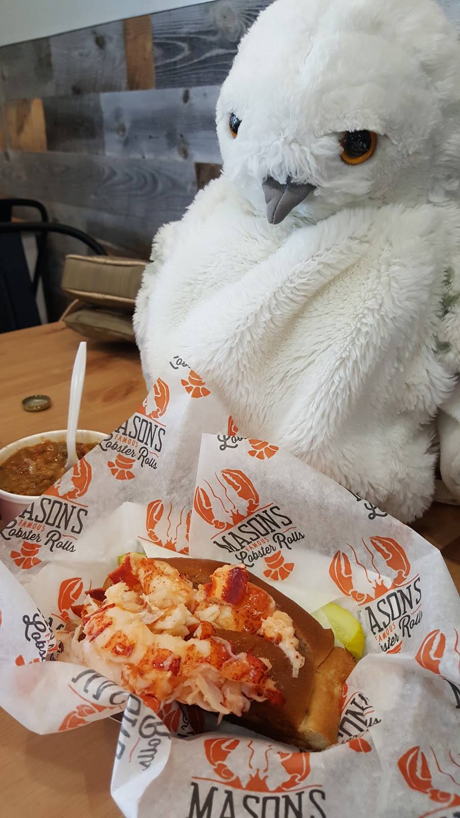 Masons Famous Lobster Rolls | restaurant | 201 E Pratt St, Baltimore, MD 21202, USA | 4434539664 OR +1 443-453-9664