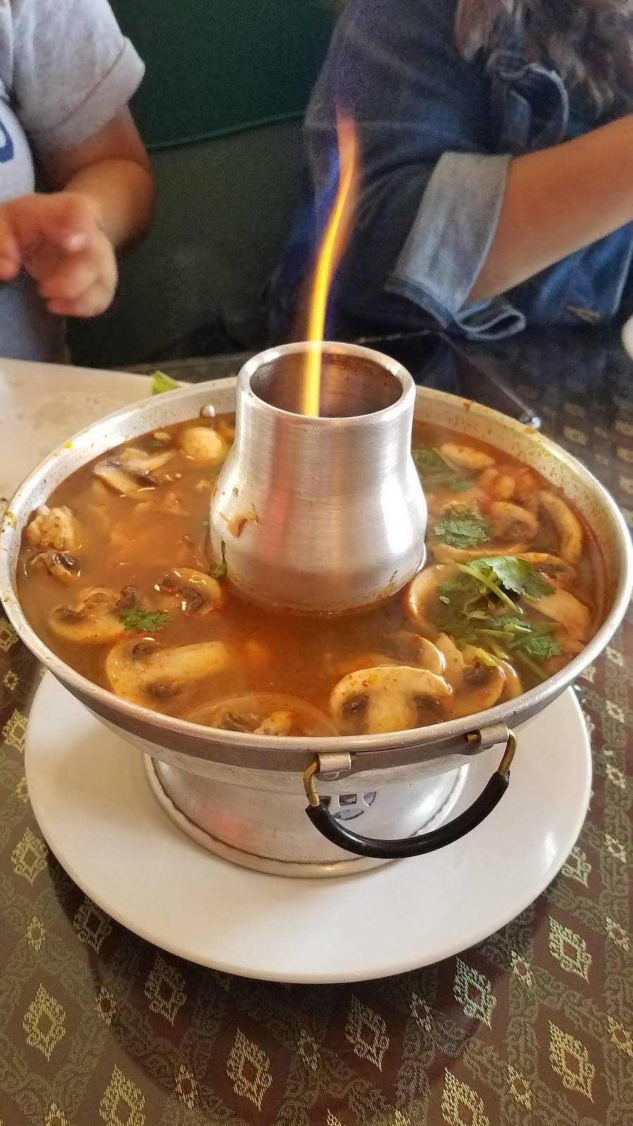 At Bangkok Restaurant | restaurant | 2770 Fletcher Dr, Los Angeles, CA 90039, USA | 3235226880 OR +1 323-522-6880