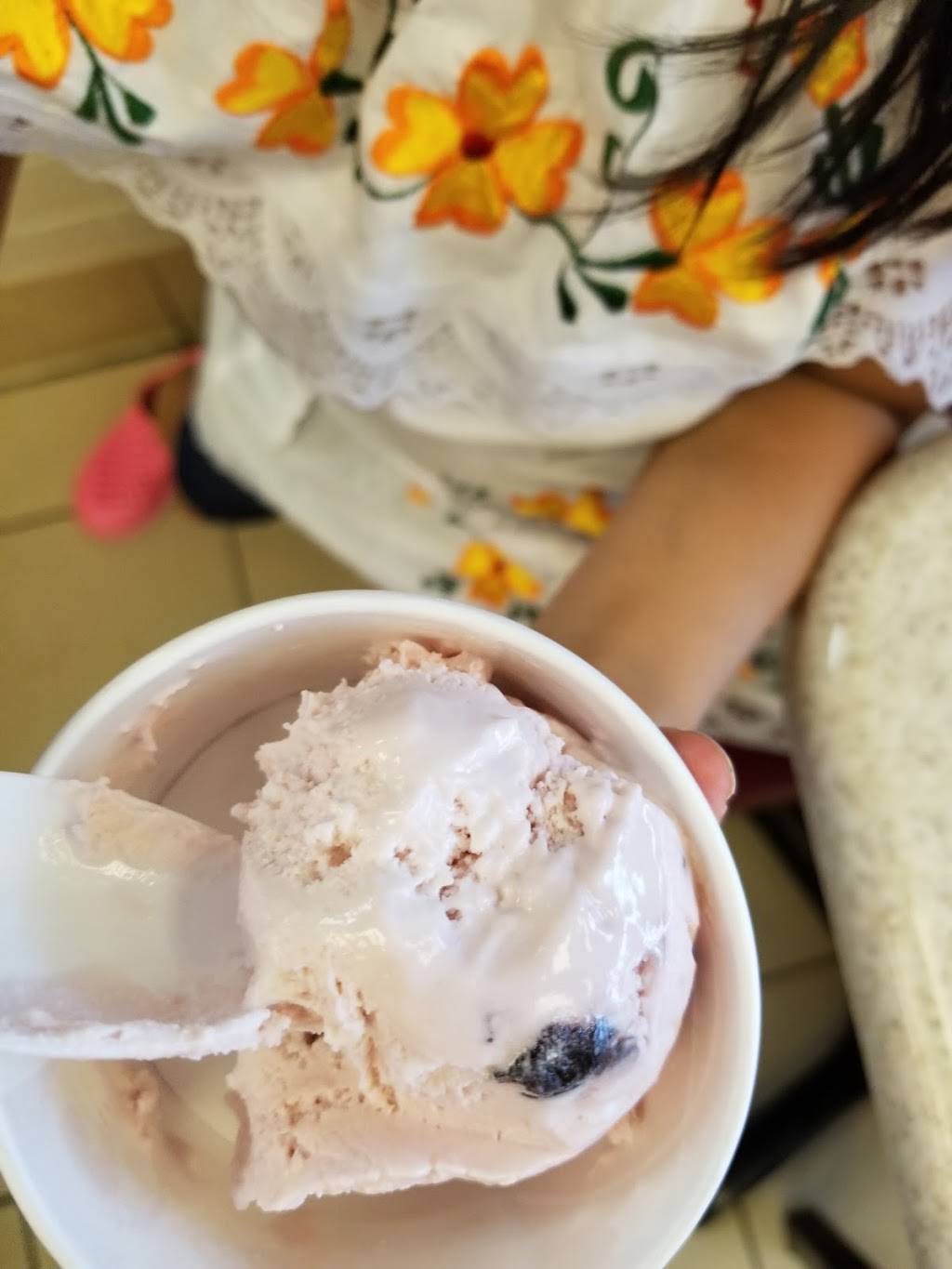 Oberweis Ice Cream and Dairy Store | restaurant | 515 Roosevelt Rd, Glen Ellyn, IL 60137, USA | 6308580234 OR +1 630-858-0234