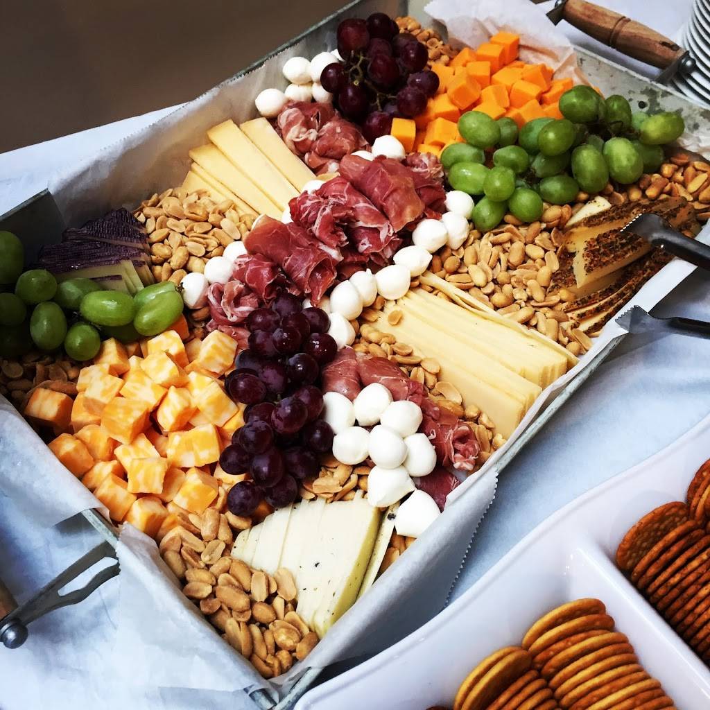 Laszlos Iron Skillet Restaurant | restaurant | 1020 Ohio Pike, Cincinnati, OH 45245, USA | 5135616776 OR +1 513-561-6776