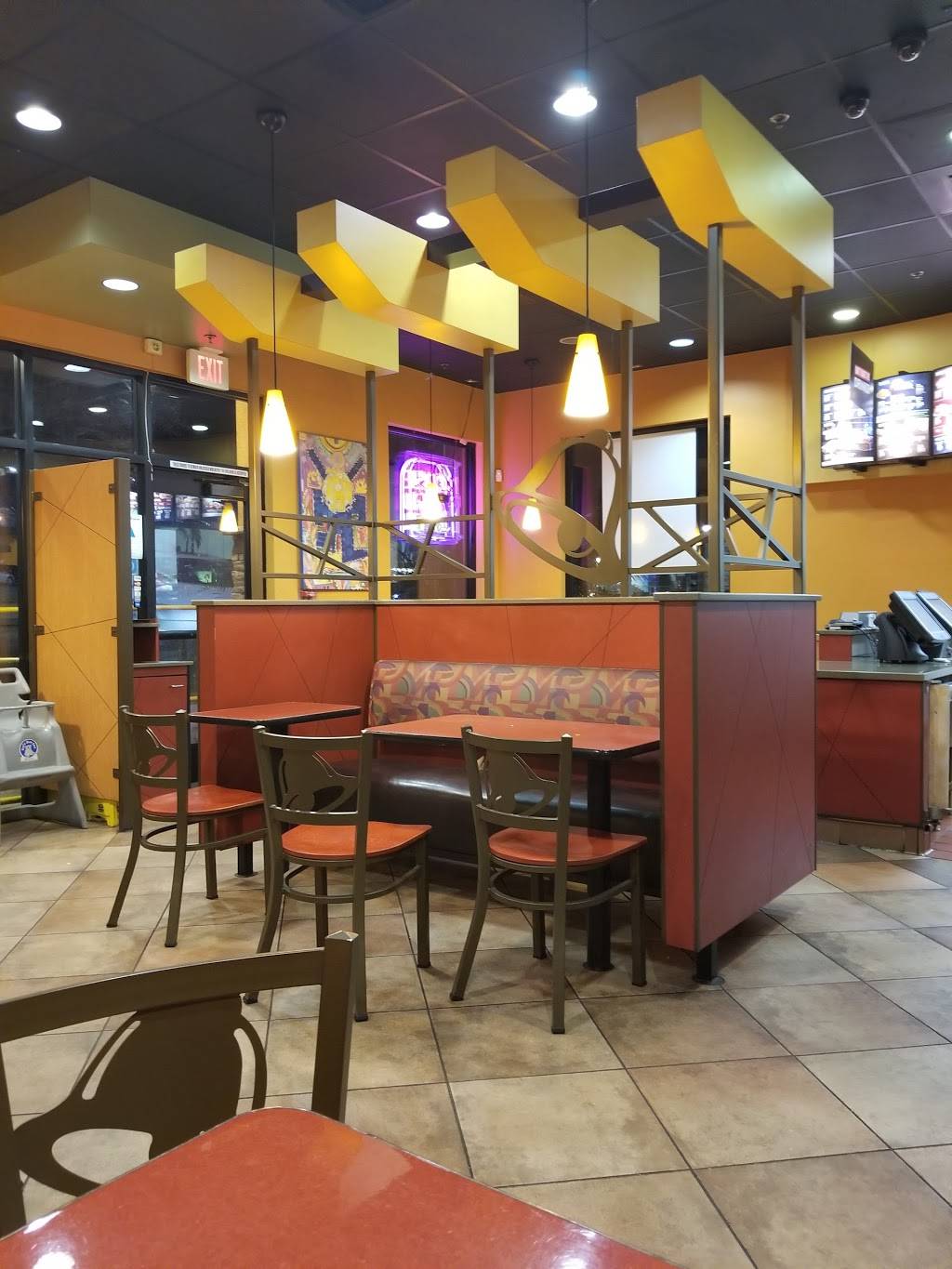 Taco Bell | meal takeaway | 1115 N San Fernando Blvd, Burbank, CA 91504, USA | 7472610510 OR +1 747-261-0510