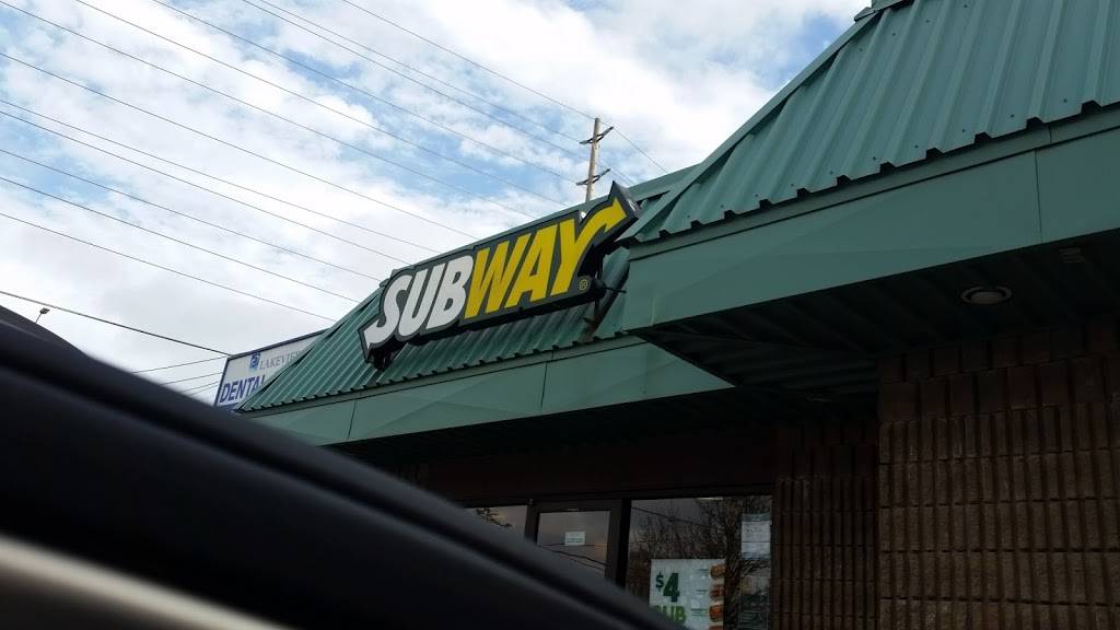Subway | meal takeaway | 645 Lakeshore Rd E, Mississauga, ON L5G 5J1, Canada | 9052741169 OR +1 905-274-1169
