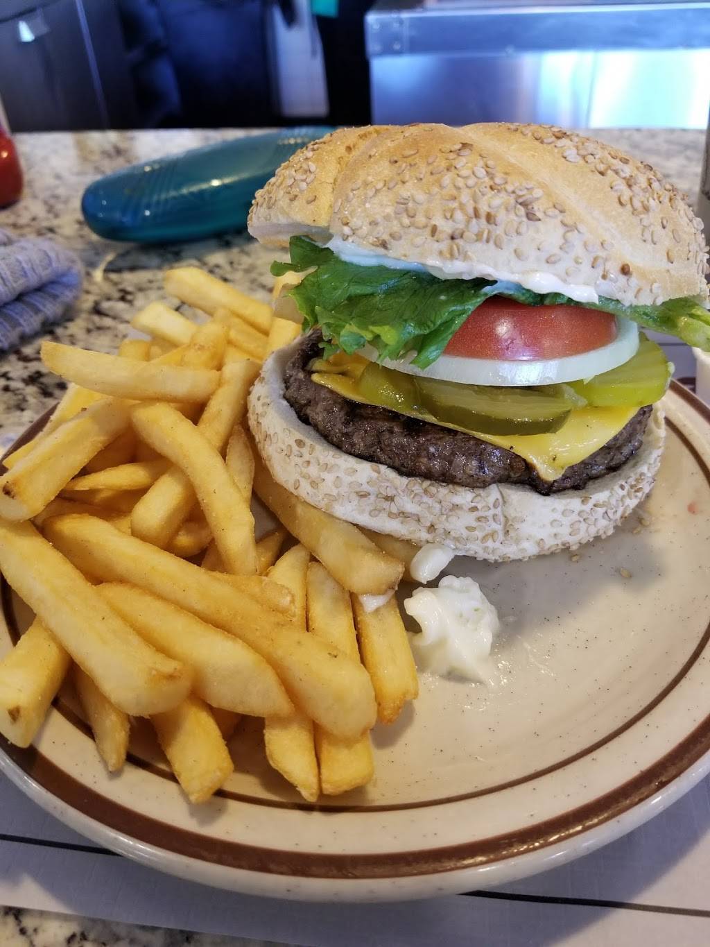 Charcoal Pit | meal takeaway | 2600 Concord Pike, Wilmington, DE 19803, USA | 3024782165 OR +1 302-478-2165