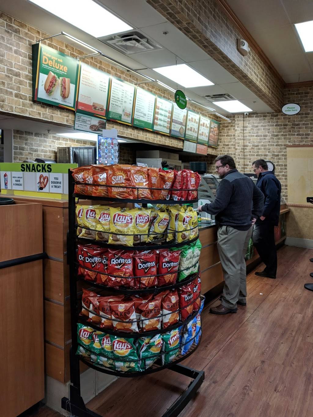 Subway | restaurant | 2021 Lynnhaven Pkwy, Virginia Beach, VA 23456, USA | 7574711100 OR +1 757-471-1100