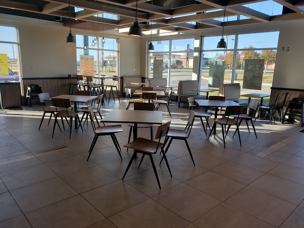 Burger King | restaurant | 2100 E 7th St, Elk City, OK 73644, USA | 5803034713 OR +1 580-303-4713