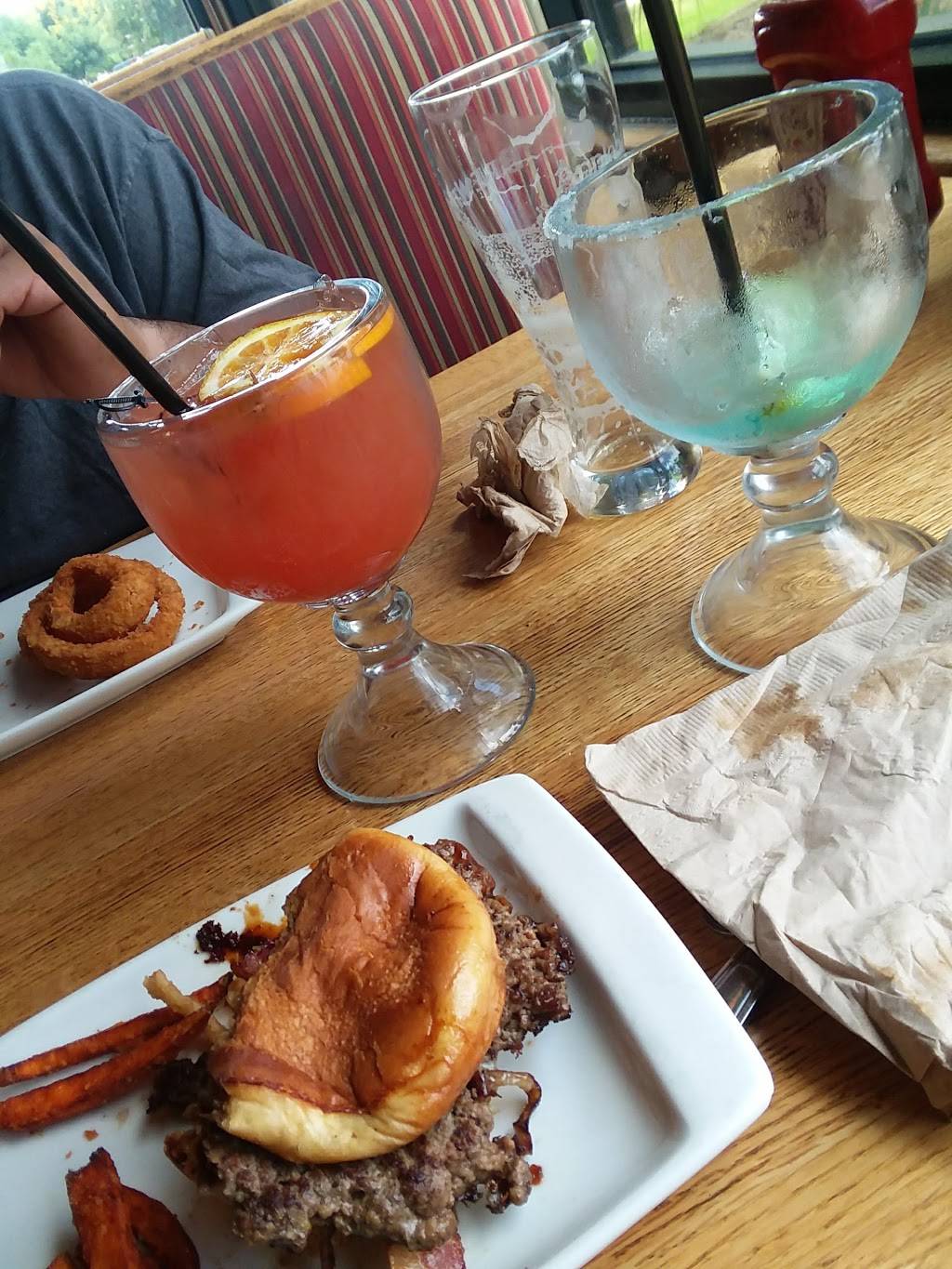 Applebees Grill + Bar | restaurant | 2046 W Redlands Blvd, Redlands, CA 92373, USA | 9093357372 OR +1 909-335-7372