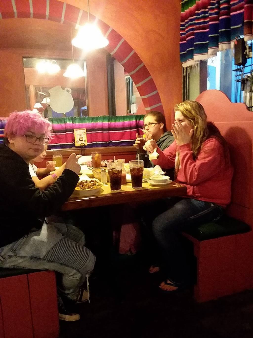 Casa Fiesta Mexican Restaurant | restaurant | 2806 Mt Pleasant St, Burlington, IA 52601, USA | 3197581111 OR +1 319-758-1111