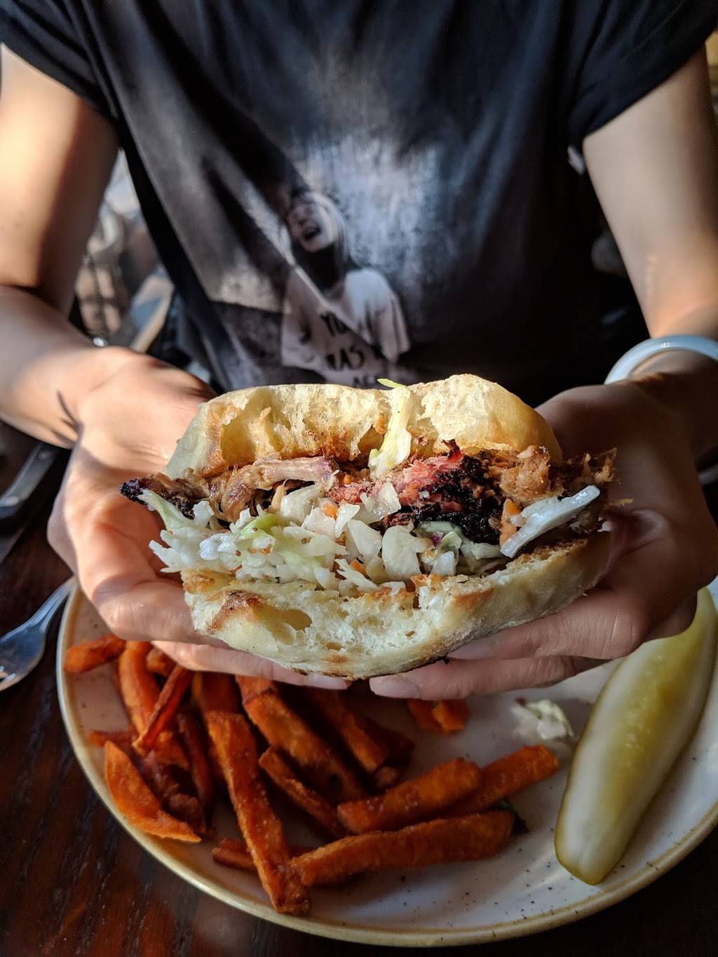 Guss BBQ | restaurant | 808 Fair Oaks Ave, South Pasadena, CA 91030, USA | 6267993251 OR +1 626-799-3251