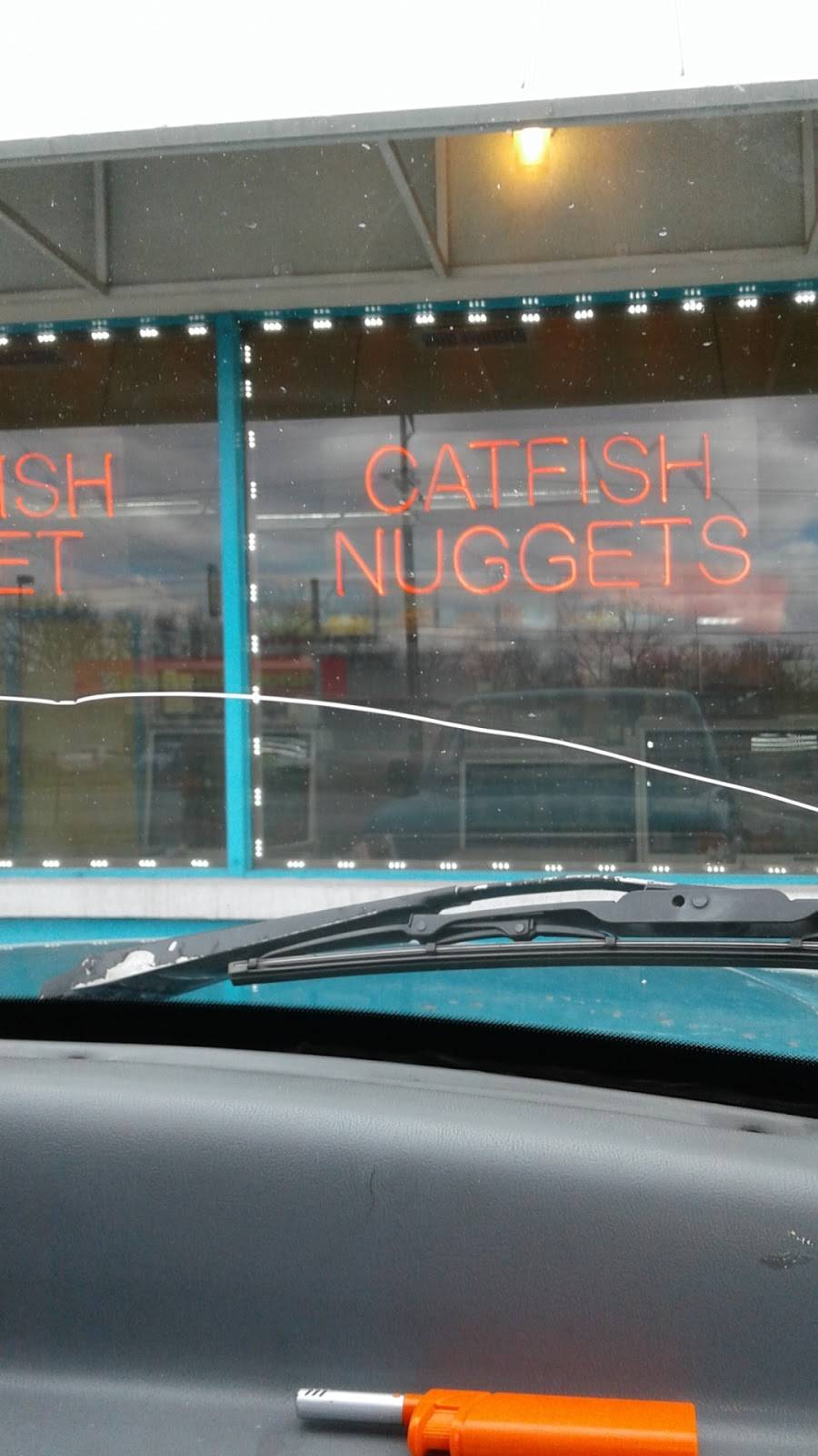 Shark Fish & Chicken | restaurant | 5815 Broadway, Merrillville, IN 46410, USA | 2199809788 OR +1 219-980-9788