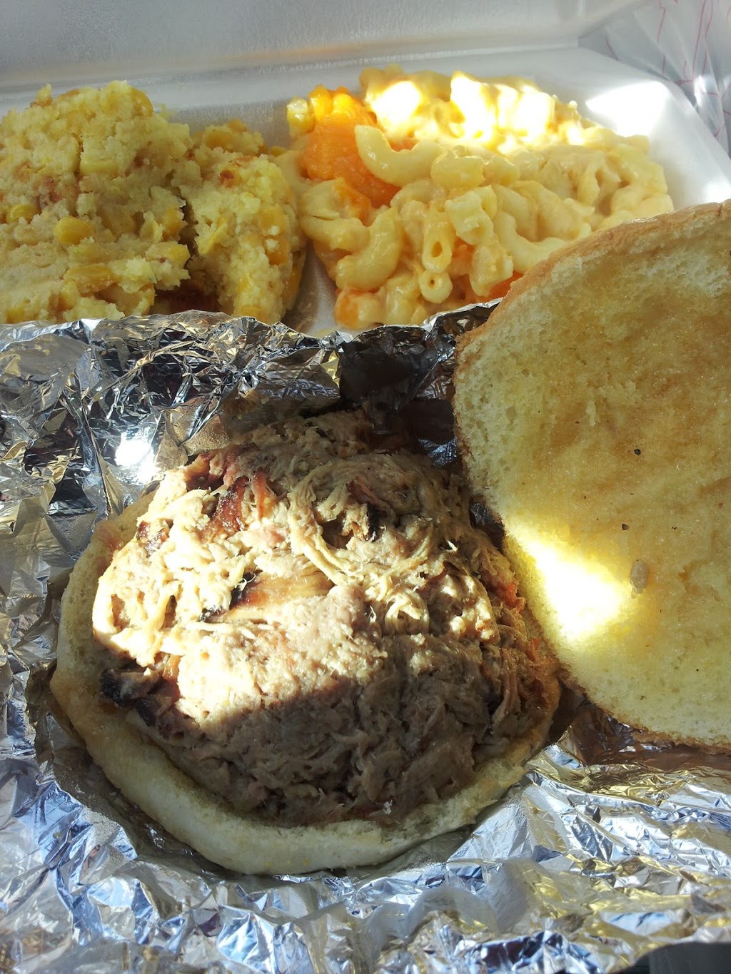 Judges BBQ & the Juice Garden | restaurant | 2104 W Michigan St, Indianapolis, IN 46222, USA | 3176310340 OR +1 317-631-0340