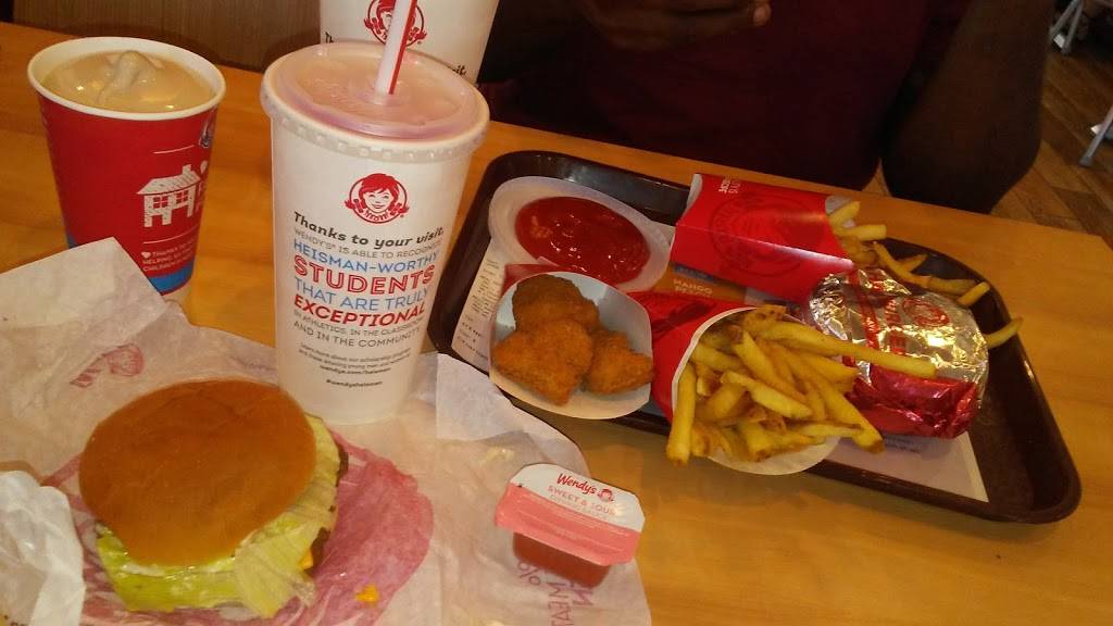 Wendys | restaurant | 5001 N Big Hollow Rd, Peoria, IL 61615, USA | 3096922359 OR +1 309-692-2359