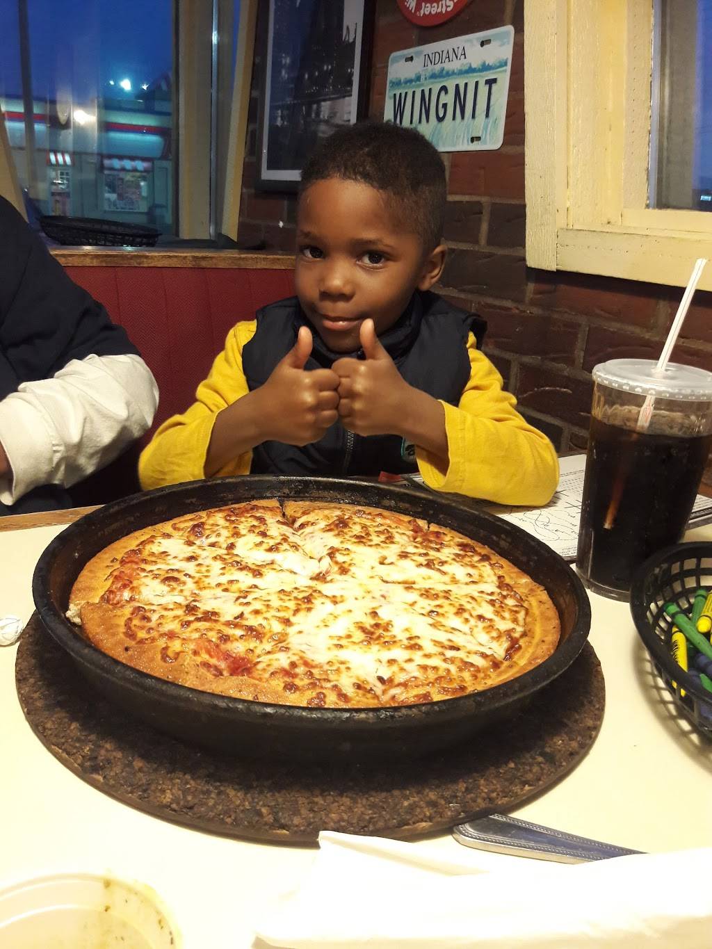 Pizza Hut | restaurant | 975 W Lincoln Hwy, Schererville, IN 46375, USA | 2193222550 OR +1 219-322-2550