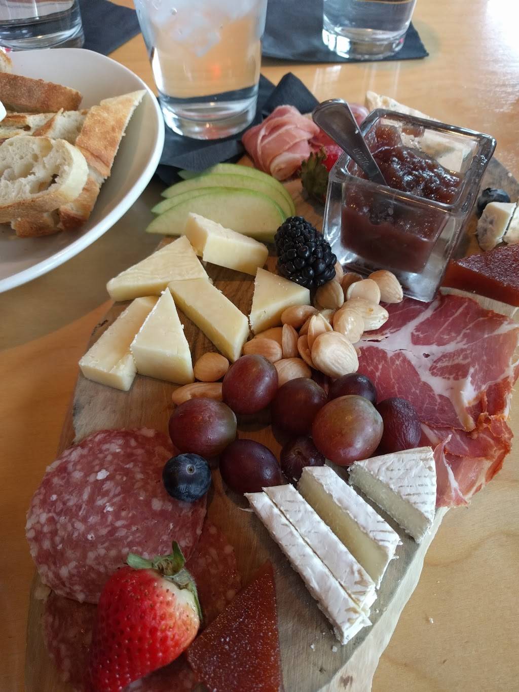 J. Coco | restaurant | 5203 Leavenworth St, Omaha, NE 68106, USA | 4028842626 OR +1 402-884-2626