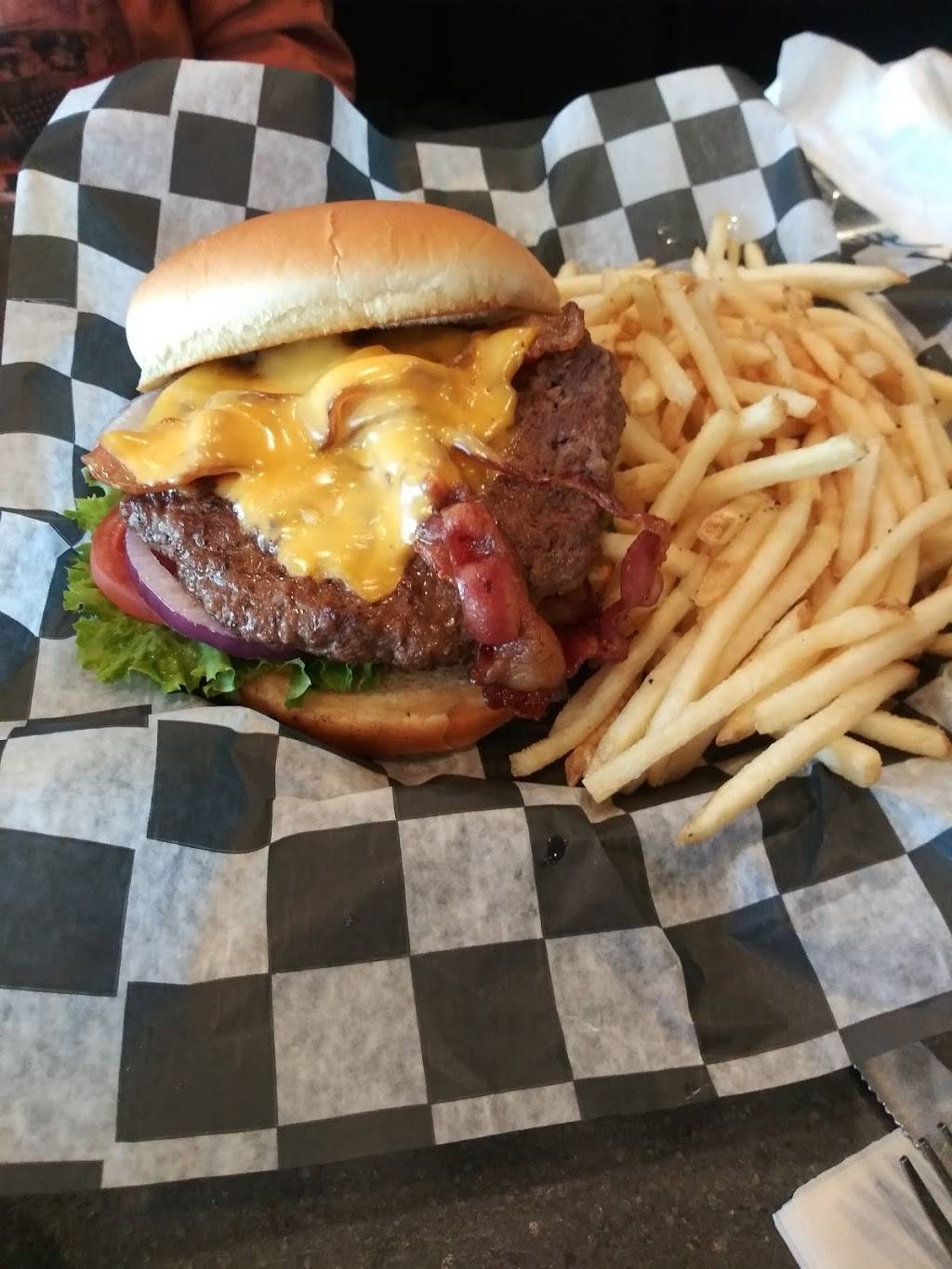 Louies Grill & Bar | restaurant | 1600 Garth Brooks Blvd #100, Yukon, OK 73099, USA | 4053543200 OR +1 405-354-3200