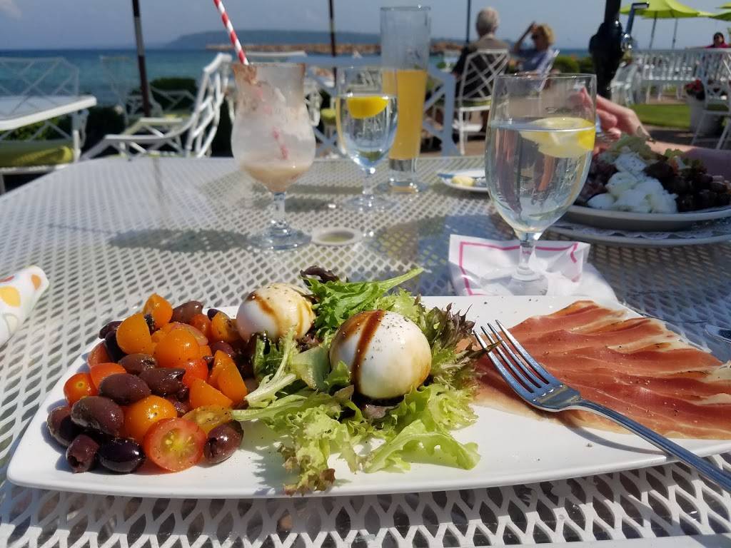 Carriage House | restaurant | 7485 Main St, Mackinac Island, MI 49757, USA | 9068473321 OR +1 906-847-3321