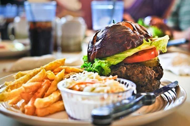 This Is It Eatery | restaurant | 16 N Chicago Ave, Freeport, IL 61032, USA | 8156165449 OR +1 815-616-5449