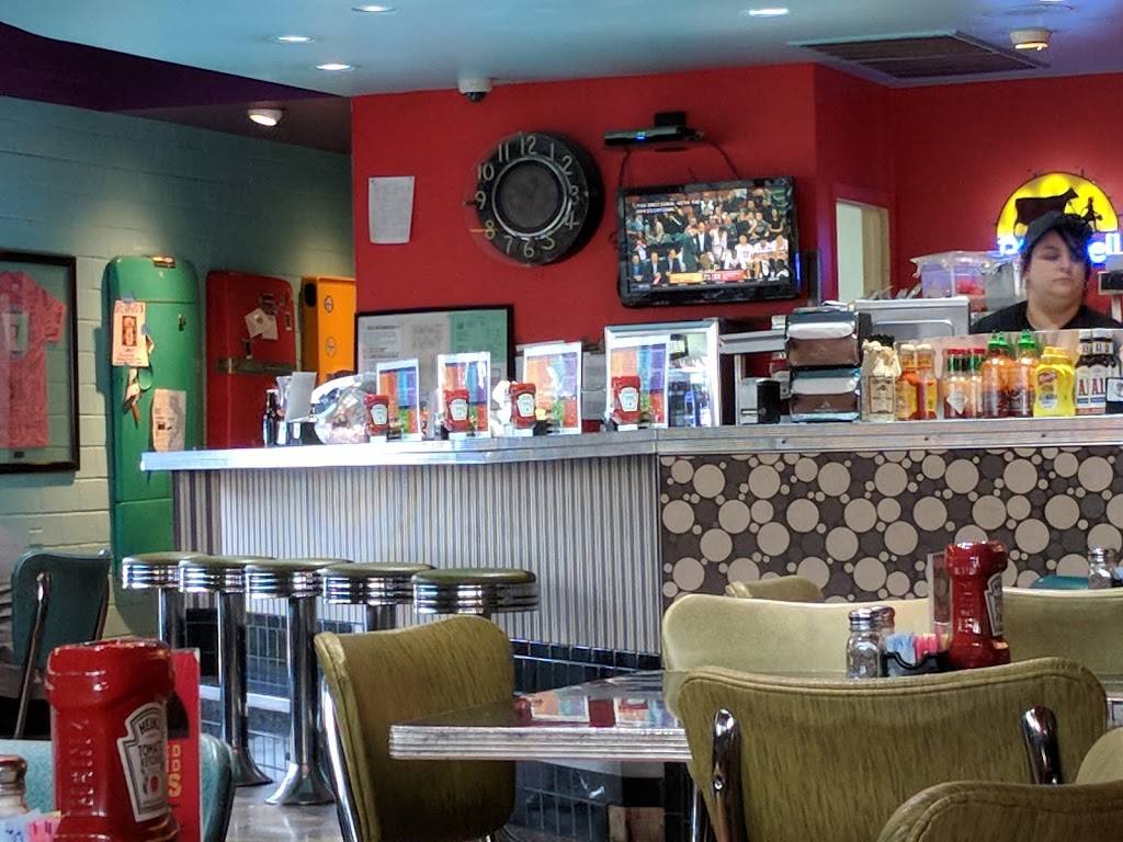 EZs Brick Oven and Grill | restaurant | 6498 N New Braunfels Ave, San Antonio, TX 78209, USA | 2108281111 OR +1 210-828-1111