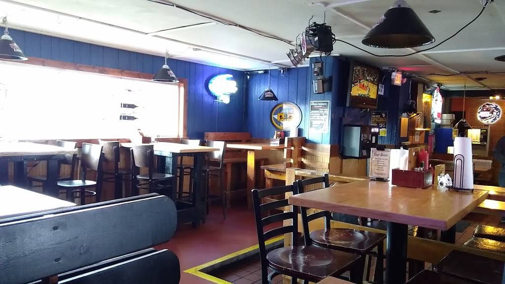 The Waterfront Bar & Grill | restaurant | 512 Crescent St, Menomonie, WI 54751, USA | 7152356541 OR +1 715-235-6541