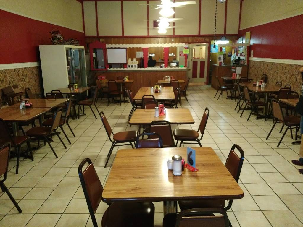 Leticias Mexican Restaurant | restaurant | 107 E Post Office St, Weimar, TX 78962, USA | 9797258602 OR +1 979-725-8602