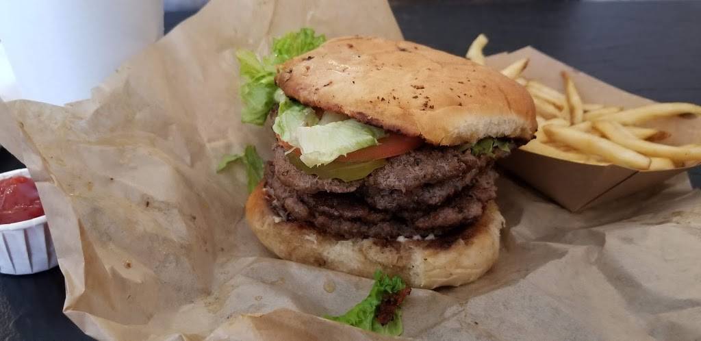 Gils Broiler | bakery | 328 N LBJ Dr, San Marcos, TX 78666, USA | 5123924595 OR +1 512-392-4595