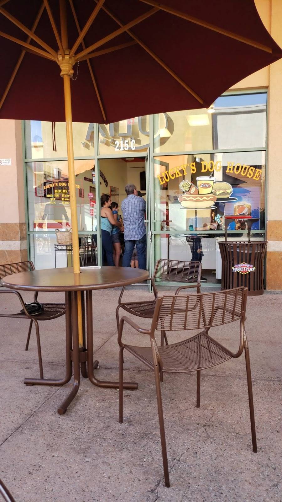 Luckys Dog House | meal takeaway | 215 N Moorpark Rd, Thousand Oaks, CA 91360, USA | 8054491745 OR +1 805-449-1745