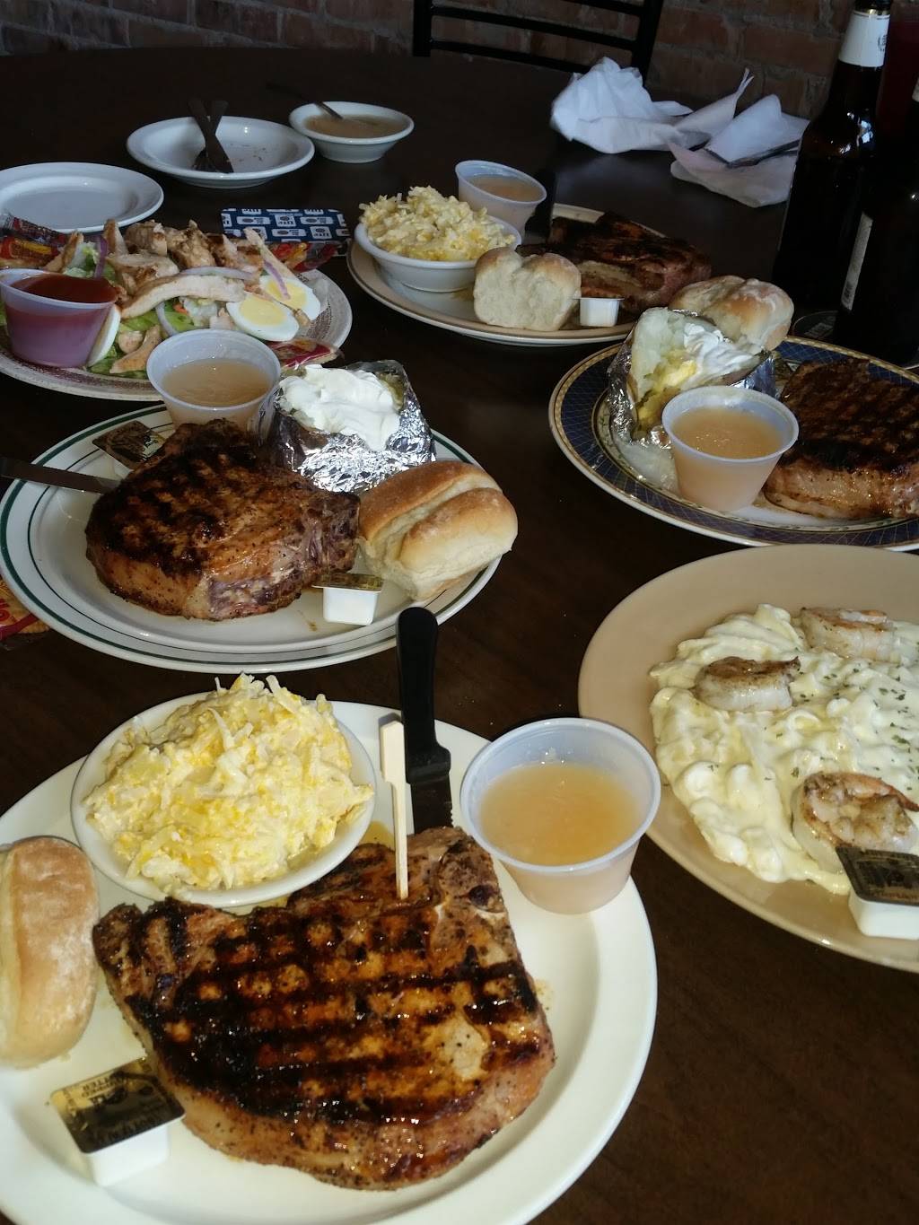 Earls | restaurant | 123 W Main St, Brook, IN 47922, USA | 2192753275 OR +1 219-275-3275