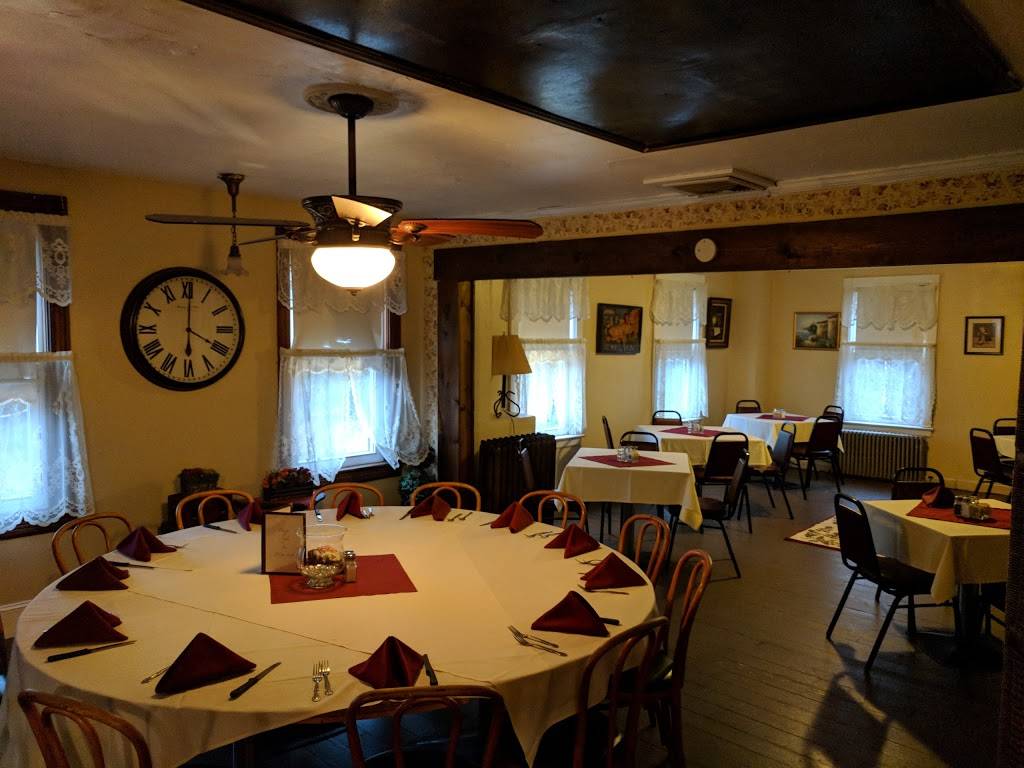 Happy Apple Inn | restaurant | 29 Imlaystown Rd, Cream Ridge, NJ 08514, USA | 6092597889 OR +1 609-259-7889