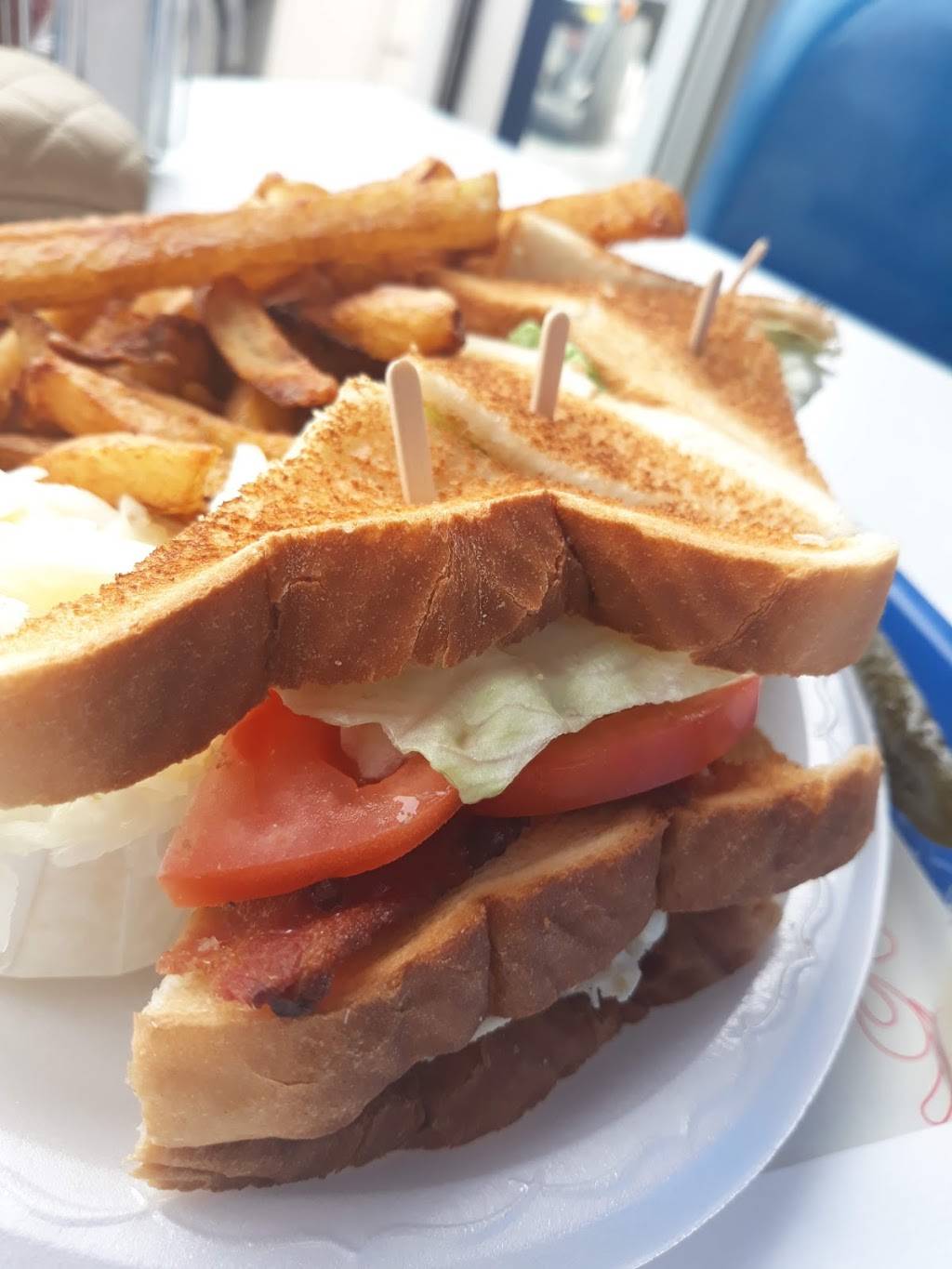 Restaurant La Belle Province | restaurant | 6395 Rue Sherbrooke E, Montréal, QC H1N 1C4, Canada | 5142591001 OR +1 514-259-1001