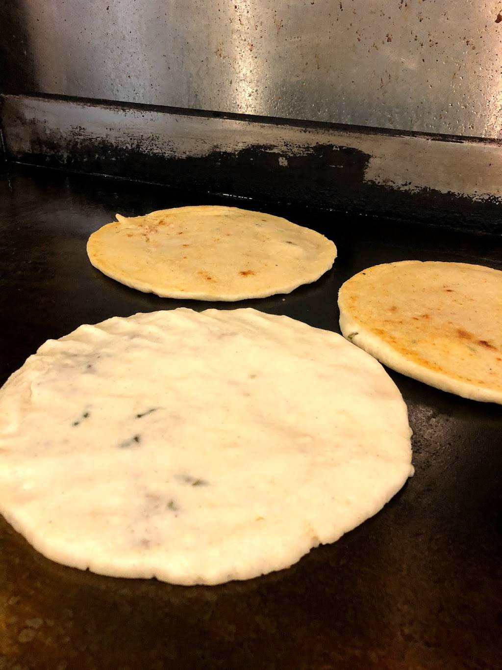 Pupuseria El Salvadoreno | restaurant | 715 Oller St, Mendota, CA 93640, USA | 5593825122 OR +1 559-382-5122