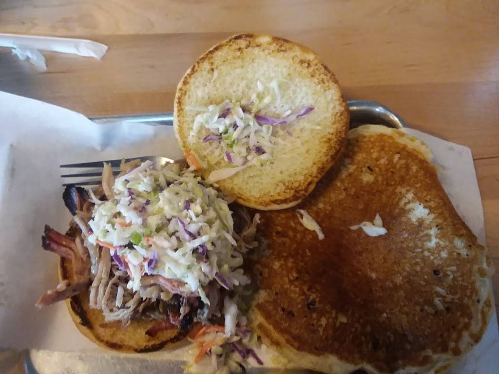 Martins Bar-B-Que Joint | restaurant | 2076 Wall St, Spring Hill, TN 37174, USA | 9314868320 OR +1 931-486-8320