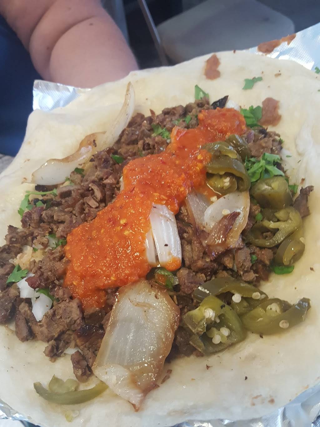 Tacos El Chavo Al Carbon | restaurant | 5370 Templeton St, Los Angeles, CA 90032, USA | 3235728804 OR +1 323-572-8804