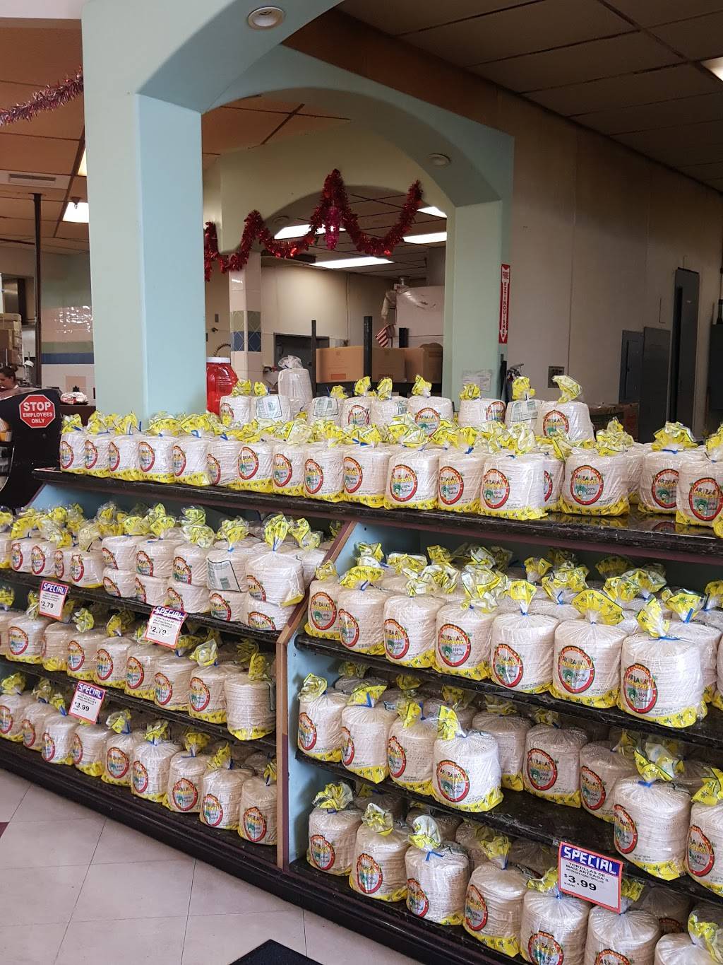 Arteagas Food Center | bakery | 6906 Automall Parkway, Gilroy, CA 95020, USA | 4088477542 OR +1 408-847-7542