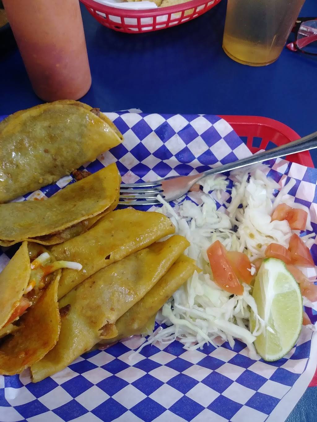 Taqueria La Victoria | restaurant | 2851 S Westmoreland Rd, Dallas, TX 75233, USA | 2143316320 OR +1 214-331-6320
